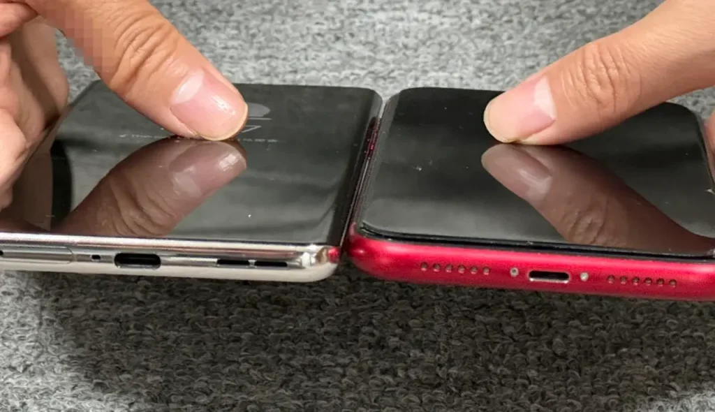 different types of ports on OPPO phone and iPhone 11